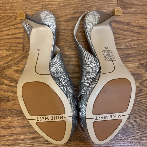 Nine West dark silver strap pumps, brand new, size 7 - Picture 5 of 5